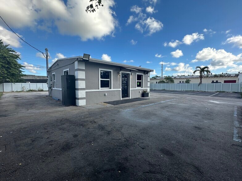 5615 Dawson St, Hollywood, FL à louer - Photo de l’immeuble – Image 2 sur 8