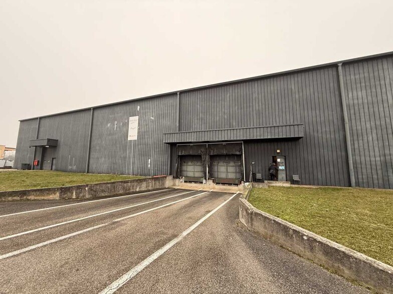 Industriel/Logistique dans Saint-André-de-Corcy à louer - Photo de l’immeuble – Image 2 sur 22