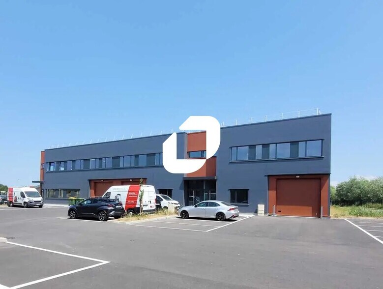 Local d’activités dans Brétigny-sur-Orge à louer - Photo de l’immeuble – Image 2 sur 15