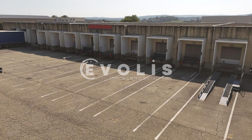 Industriel/Logistique dans Roquemaure à louer - Photo de l’immeuble – Image 3 sur 6