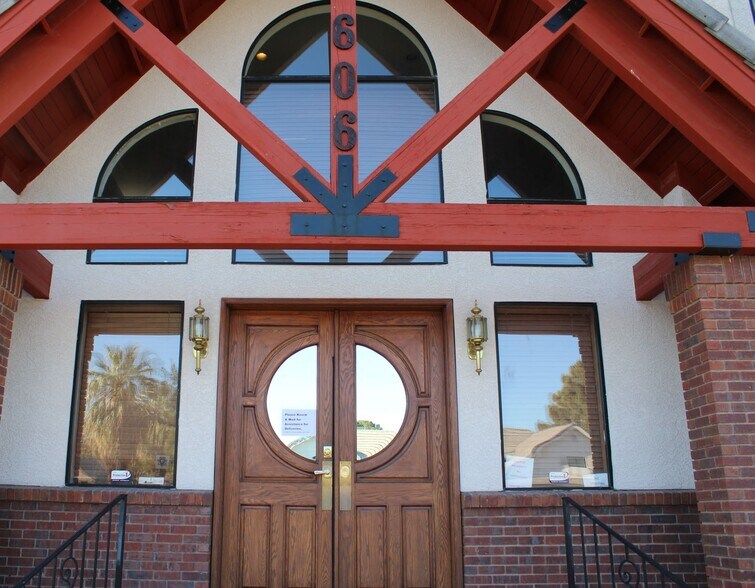 606 S 9th St, Las Vegas, NV à vendre - Photo de l’immeuble – Image 3 sur 22