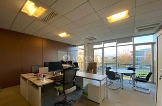 Bureau dans Voisins-le-Bretonneux à louer Photo intérieure– Image 2 sur 5