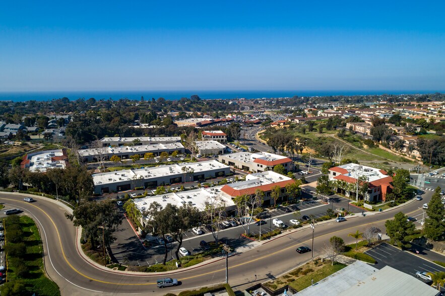 511 Encinitas Blvd, Encinitas, CA à vendre - Aérien – Image 3 sur 7