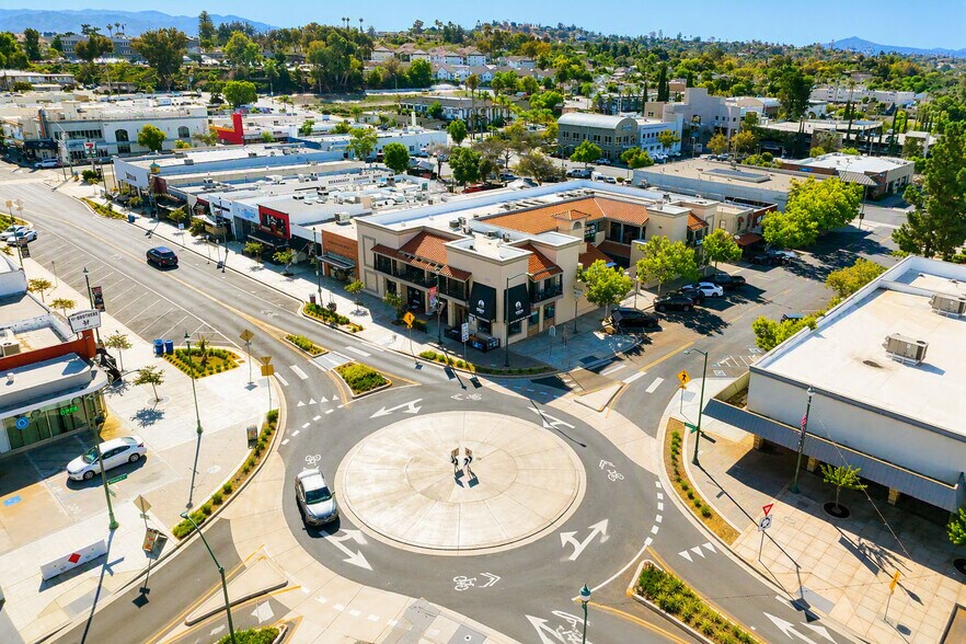 201 E Grand Ave, Escondido, CA à vendre - Photo de l’immeuble – Image 1 sur 18