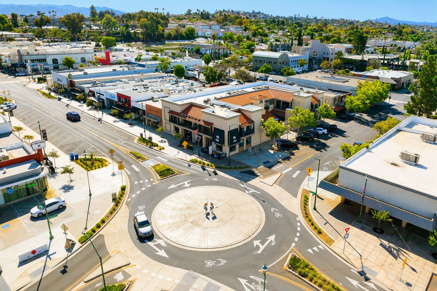 201 E Grand Ave, Escondido, CA à vendre Photo de l’immeuble– Image 1 sur 19