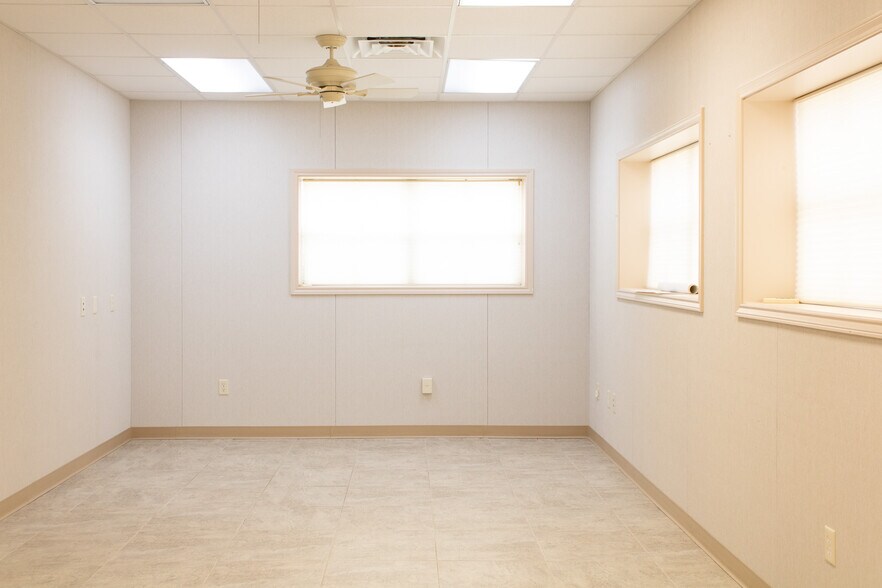 2131 W Briargate Dr, Bryan, TX à vendre - Photo de l’immeuble – Image 2 sur 21