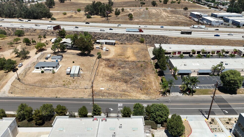 18175 Collier Ave, Lake Elsinore, CA à vendre - Vidéo sur l’annonce professionnelle – Image 2 sur 12