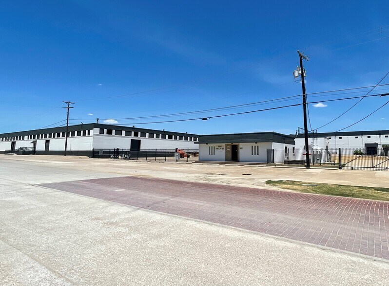 5501 Thelin St, Fort Worth, TX à louer - Photo de l’immeuble – Image 2 sur 8