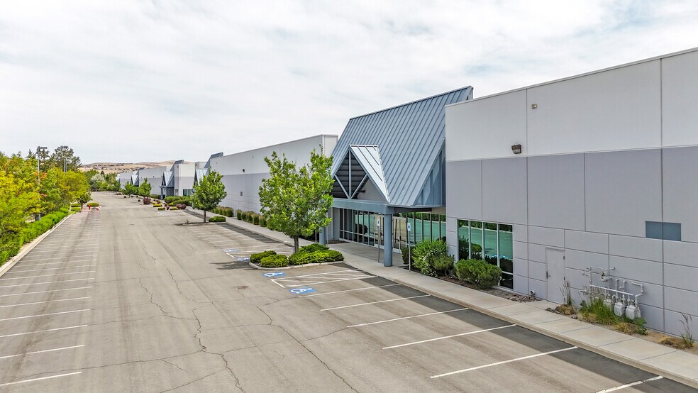 650 Vista Blvd, Sparks, NV à louer - Photo de l’immeuble – Image 3 sur 6