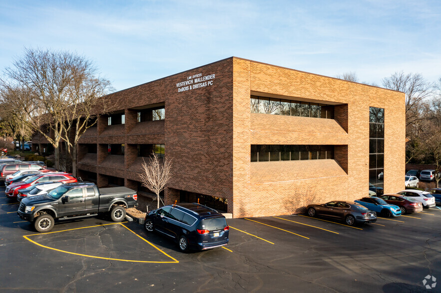 6905 Telegraph Rd, Bloomfield Hills, MI à louer - Photo principale – Image 1 sur 6