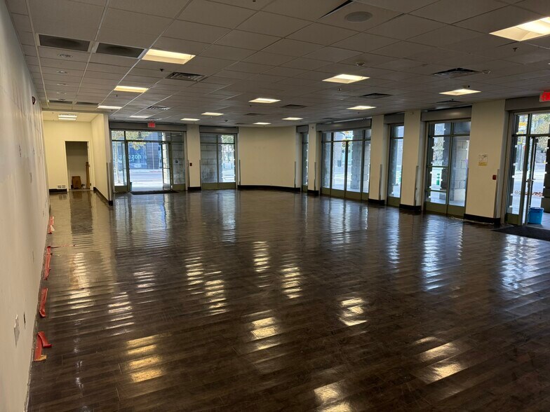 100-140 E San Fernando St, San Jose, CA à louer - Photo de l’immeuble – Image 2 sur 11