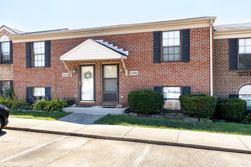 Lexington, KY 9-Unit Townhome Portfolio portefeuille de 9 biens à vendre sur LoopNet.fr - Photo de l’immeuble – Image 1 sur 25