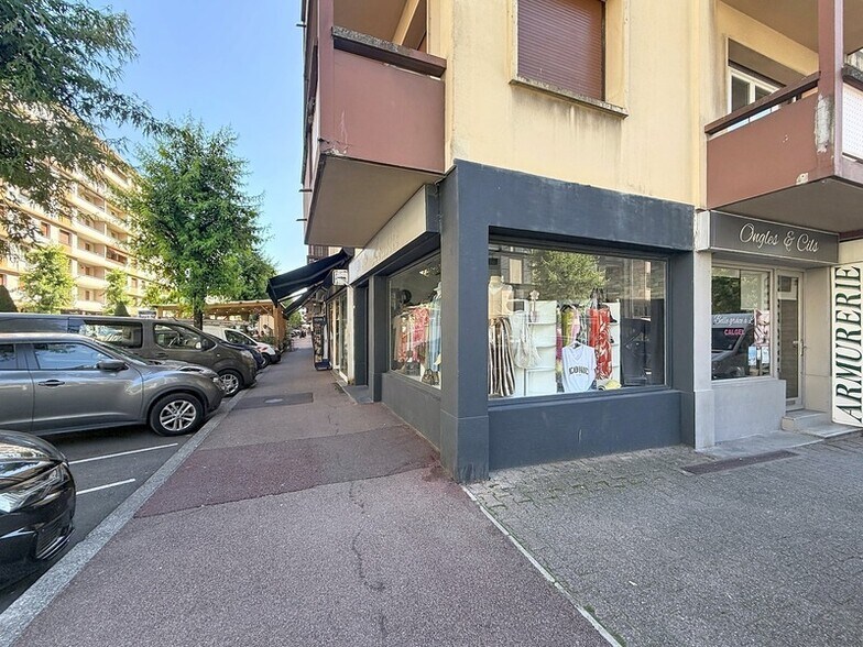Local commercial dans Aix-les-Bains à louer - Photo de l’immeuble – Image 2 sur 2