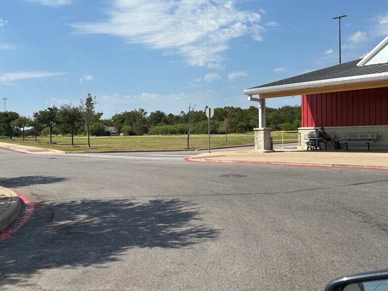 1609 N Texas Ave, Bryan, TX à louer - Photo de l’immeuble – Image 1 sur 3