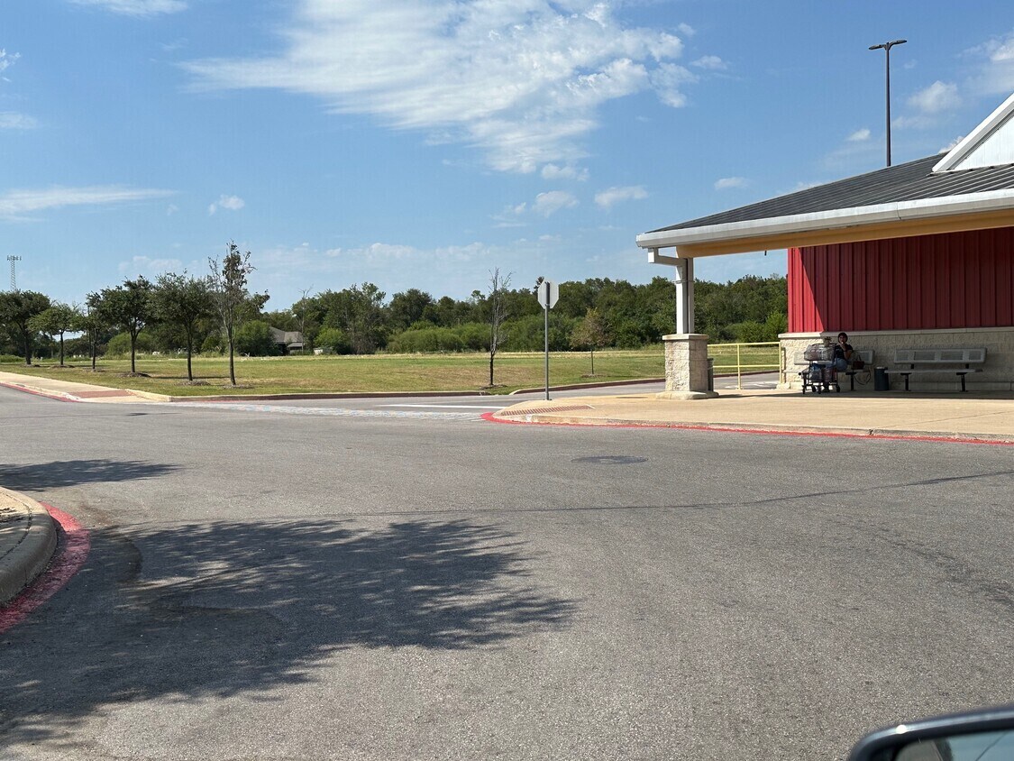 1609 N Texas Ave, Bryan, TX à louer Photo de l’immeuble– Image 1 sur 4
