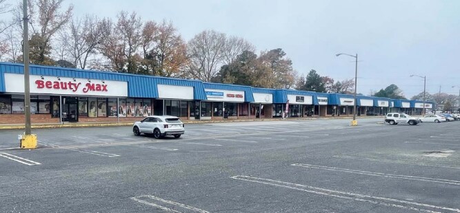 830-896 J Clyde Morris Blvd, Newport News, VA à louer - Photo de l’immeuble – Image 2 sur 9