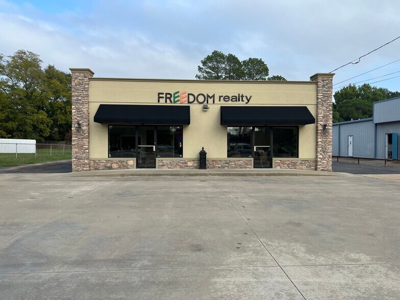 1428 S Broadway St, Sulphur Springs, TX à louer - Photo de l’immeuble – Image 1 sur 14