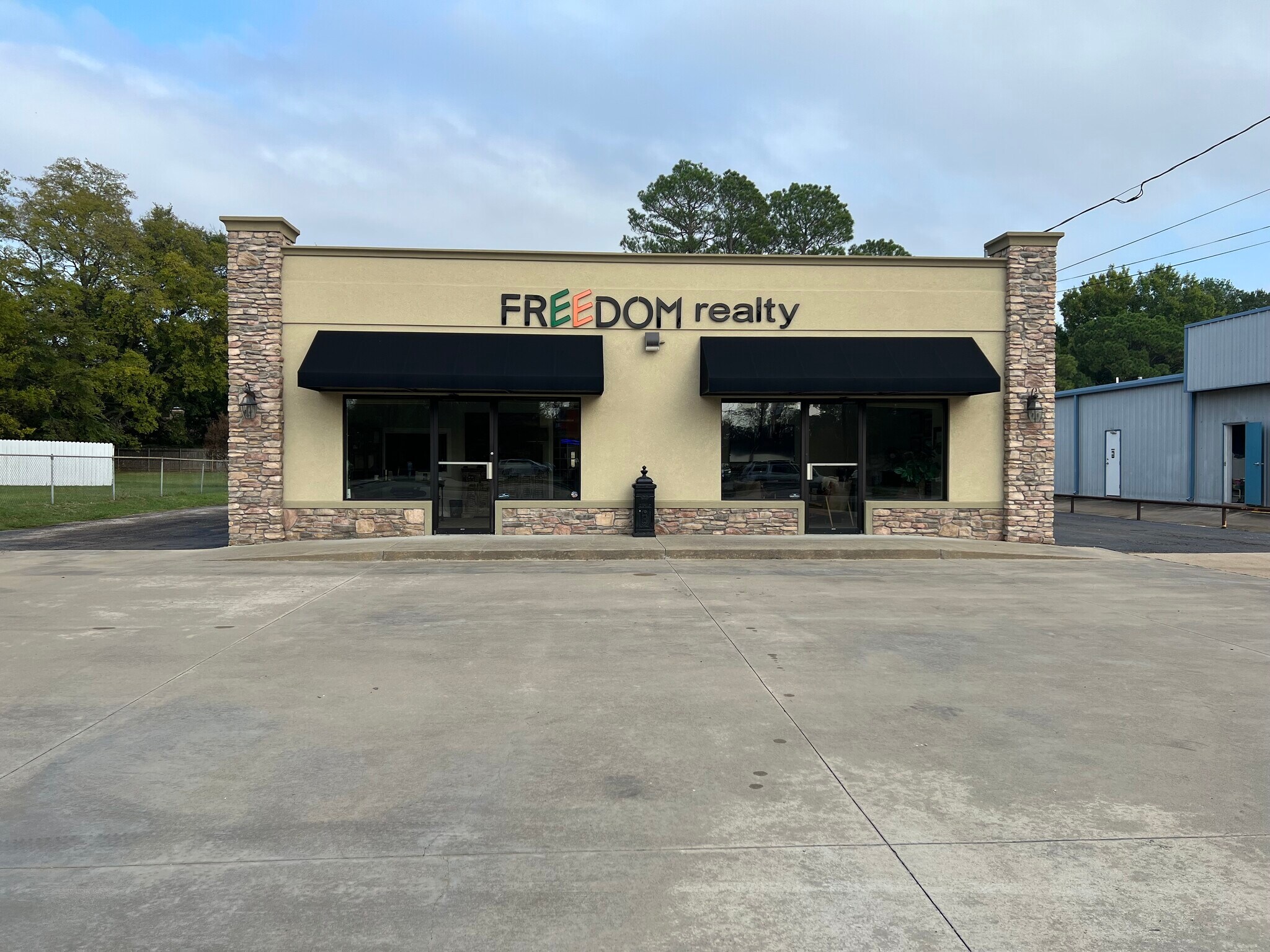 1428 S Broadway St, Sulphur Springs, TX à louer Photo de l’immeuble– Image 1 sur 15