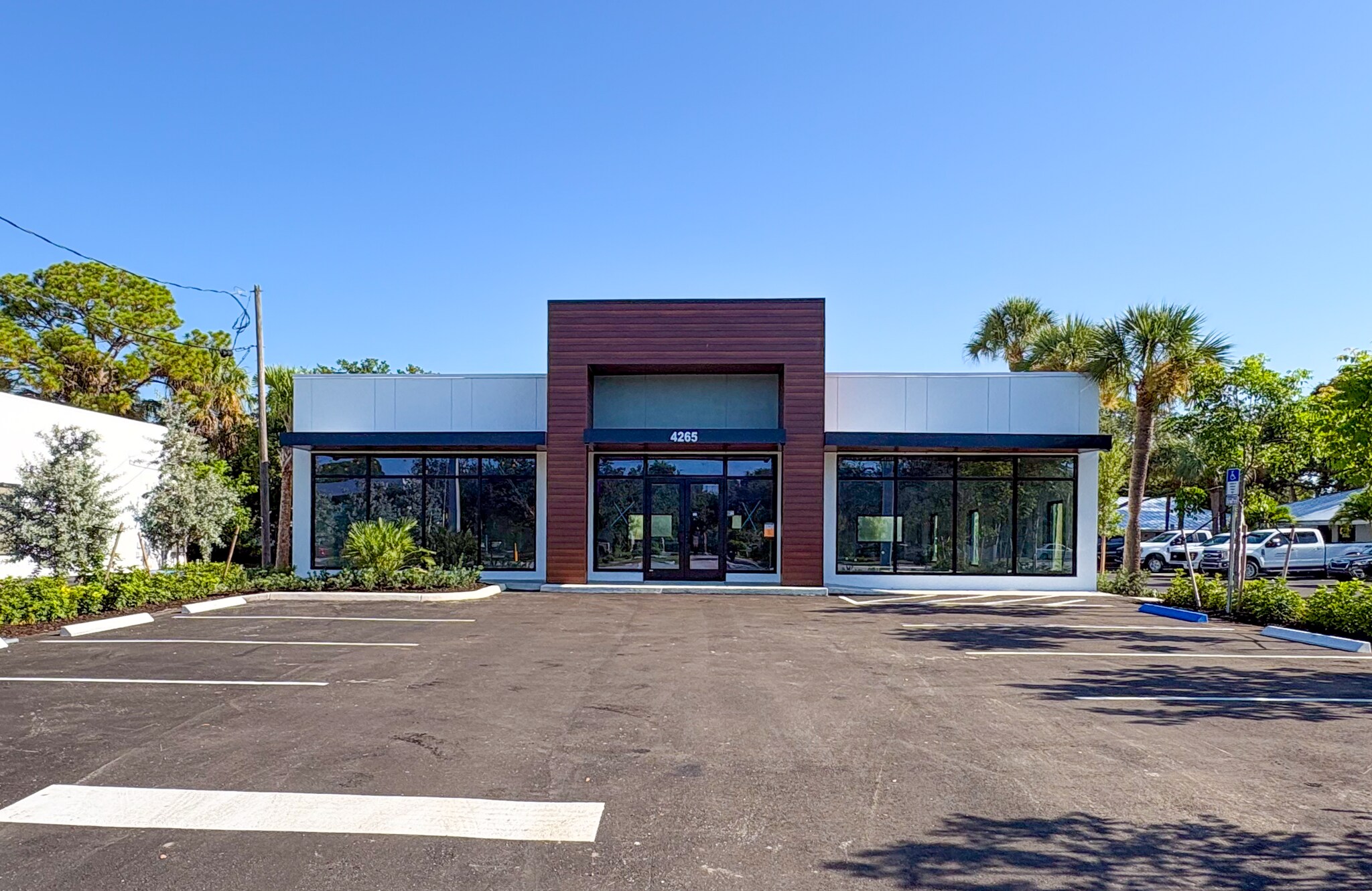 4265 Northlake Blvd, Palm Beach Gardens, FL à louer Photo de l’immeuble– Image 1 sur 2