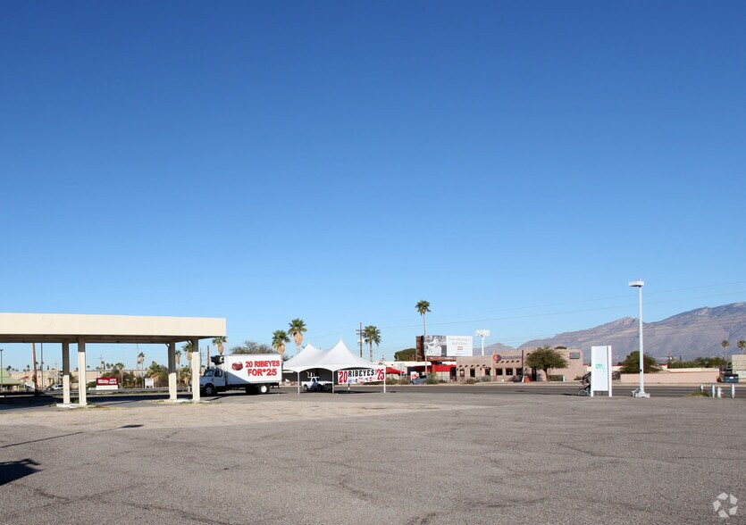 8400 E Broadway Blvd, Tucson, AZ à vendre - Photo principale – Image 1 sur 6