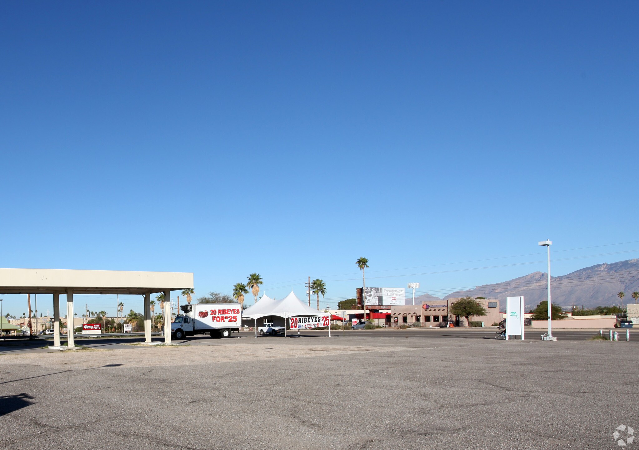 8400 E Broadway Blvd, Tucson, AZ à vendre Photo principale– Image 1 sur 7