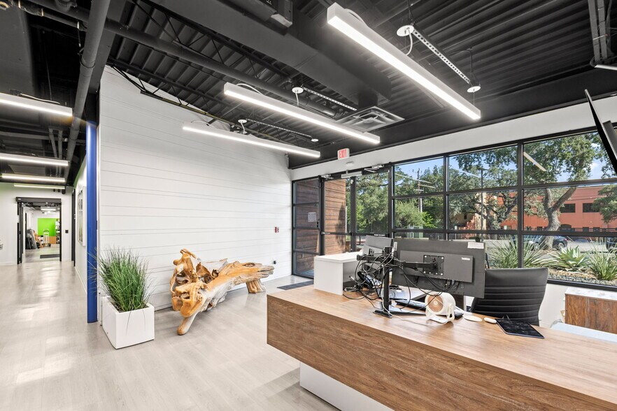 120 Chula Vista Dr, San Antonio, TX à louer - Photo de l’immeuble – Image 2 sur 14