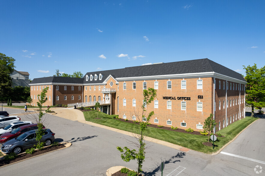 522 N New Ballas Rd, Creve Coeur, MO à louer - Photo de l’immeuble – Image 2 sur 7