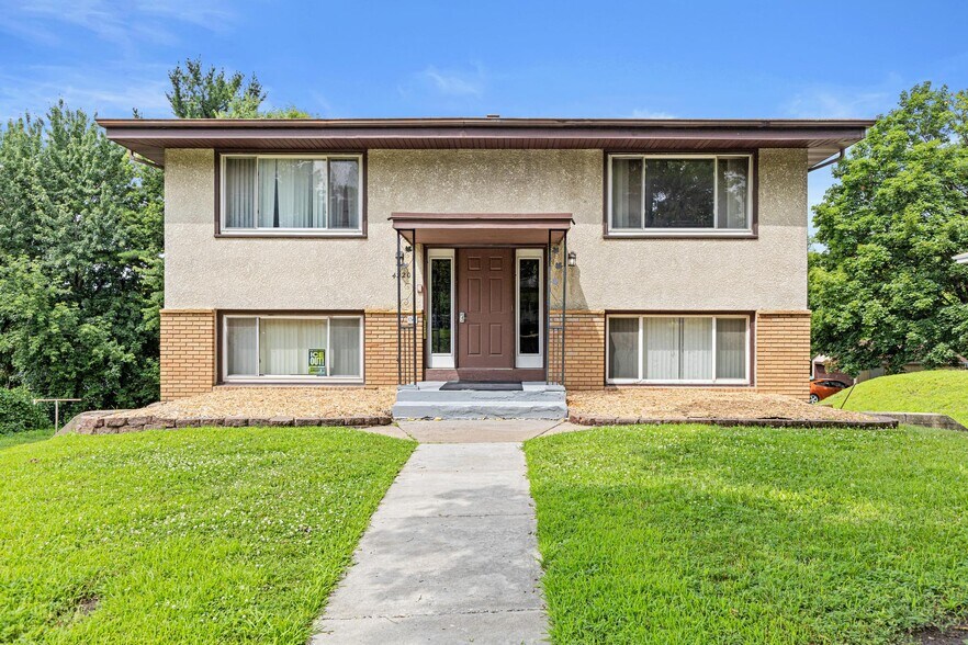 4220 4th St NE, Columbia Heights, MN à vendre - Photo de l’immeuble – Image 1 sur 47