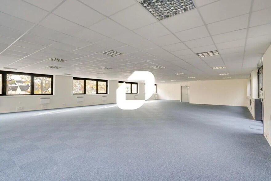 Bureau dans Lognes à louer - Photo de l’immeuble – Image 2 sur 10