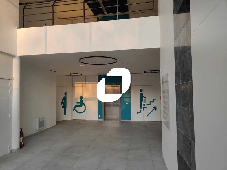 Local d’activités dans Gennevilliers à louer - Photo de l’immeuble – Image 3 sur 11