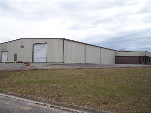 660 Cola Dr, Clarksville, TN à louer - Photo de l’immeuble – Image 2 sur 6