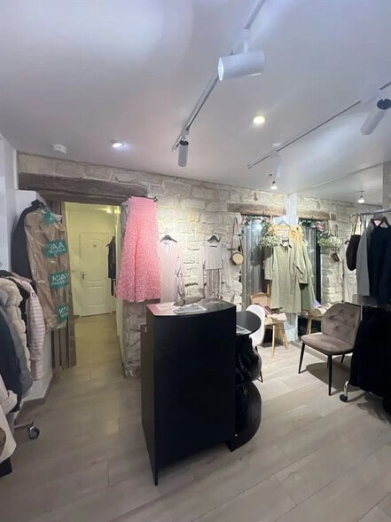 Local commercial dans Paris à louer - Photo intérieure – Image 2 sur 4