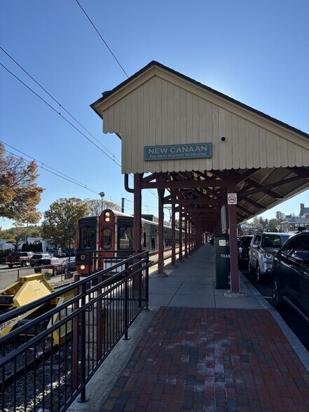 39-51 Pine St, New Canaan, CT à vendre - Photo de l’immeuble – Image 3 sur 15