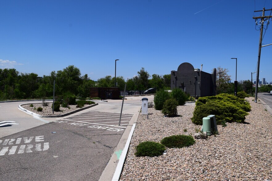 1285 S Santa Fe Dr, Denver, CO à louer - Photo de l’immeuble – Image 2 sur 13