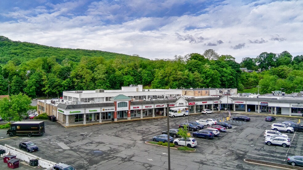 45 S Route 9W, West Haverstraw, NY à louer - Photo de l’immeuble – Image 2 sur 53