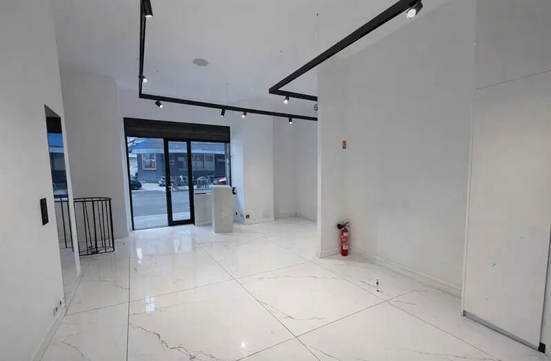 Local commercial dans Paris à louer - Photo de l’immeuble – Image 3 sur 9