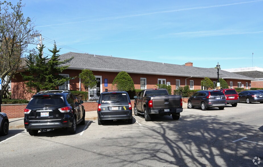10-24 N Grant St, Crystal Lake, IL à vendre - Photo de l’immeuble – Image 2 sur 4