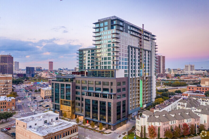 300 Pearl St, Dallas, TX à louer - Photo de l’immeuble – Image 3 sur 8