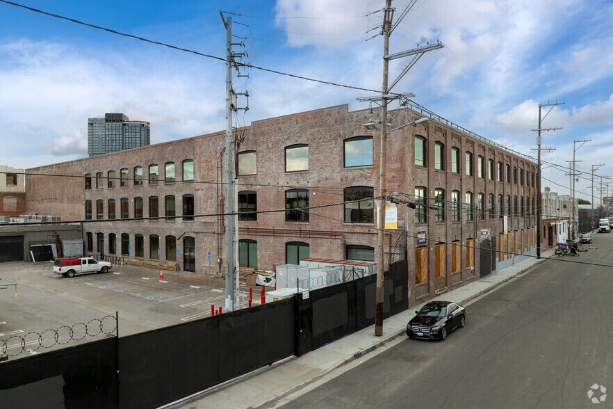 440 Seaton St, Los Angeles, CA à vendre - Photo principale – Image 1 sur 71