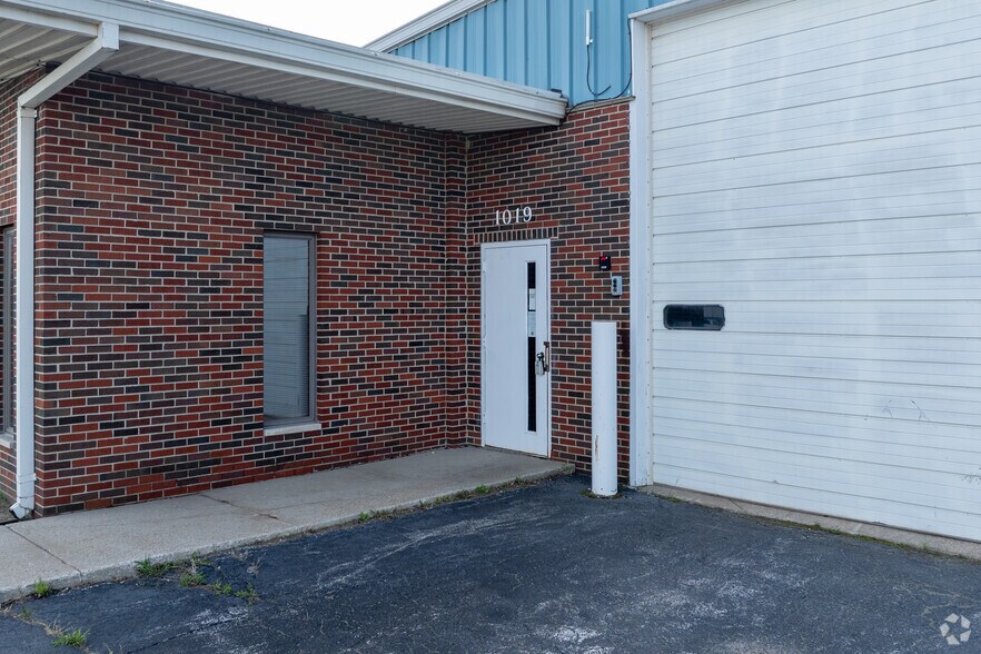 1019 E Summit St, Crown Point, IN à vendre - Photo de l’immeuble – Image 3 sur 39