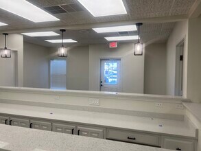 326 S Edmonds Ln, Lewisville, TX à louer Photo intérieure– Image 2 sur 17