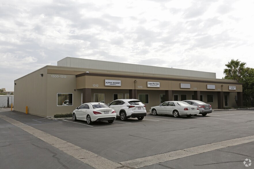 1244-1250 E Orangethorpe Ave, Fullerton, CA à louer - Photo principale – Image 1 sur 10