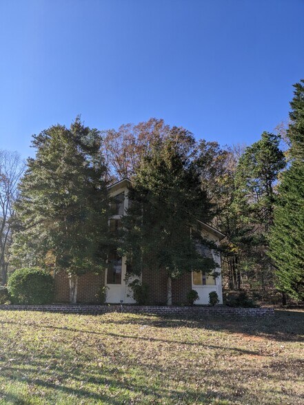 955 Meadowbrook Rd, Asheboro, NC à louer - Photo de l’immeuble – Image 2 sur 16