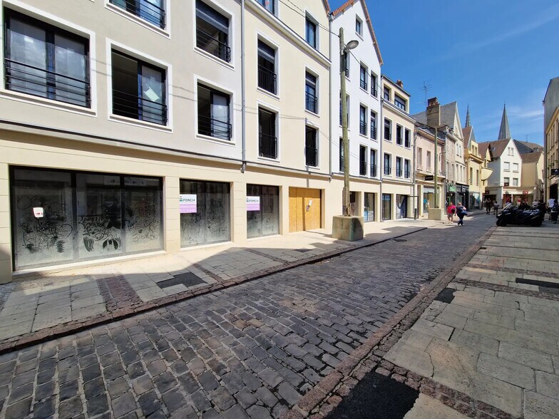 Local commercial dans Chartres à louer - Photo de l’immeuble – Image 1 sur 2