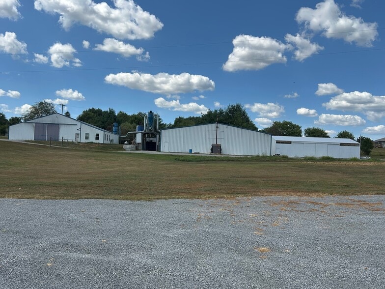 972 Old US 68, Campbellsville, KY à louer - Photo principale – Image 1 sur 8