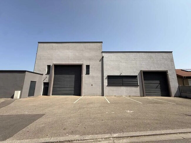 Plus de détails pour Bureau, Local d'activités à louer