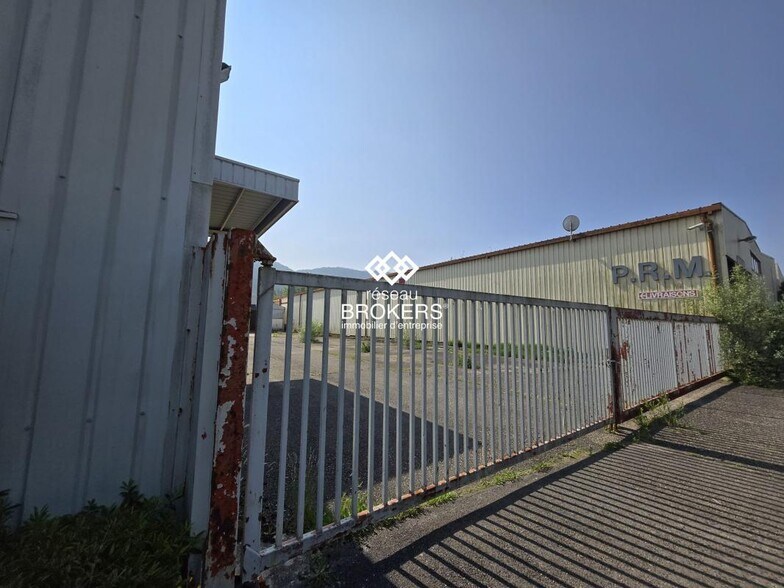 Local d'activités dans Groissiat à vendre - Photo de l’immeuble – Image 2 sur 21