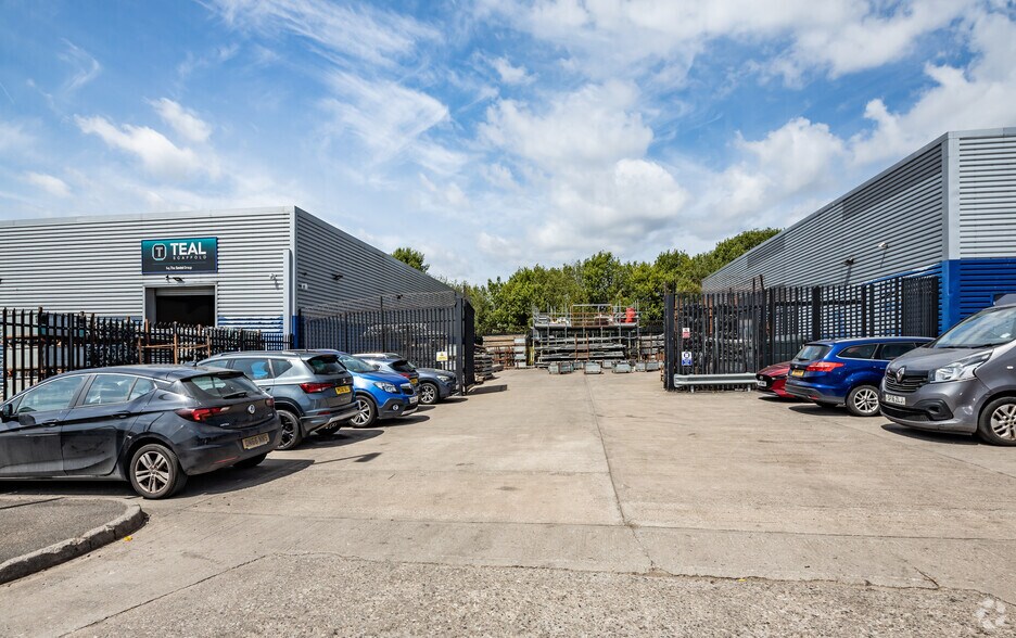 Britonwood Trading Estate, Liverpool à louer - Photo de l’immeuble – Image 3 sur 6