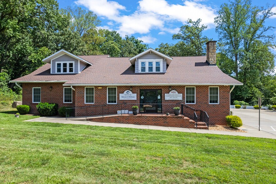 412 Cambridge St, Fredericksburg, VA à louer - Photo de l’immeuble – Image 2 sur 15