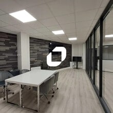 Local d’activités dans Montigny-le-Bretonneux à louer Photo de l’immeuble– Image 2 sur 4